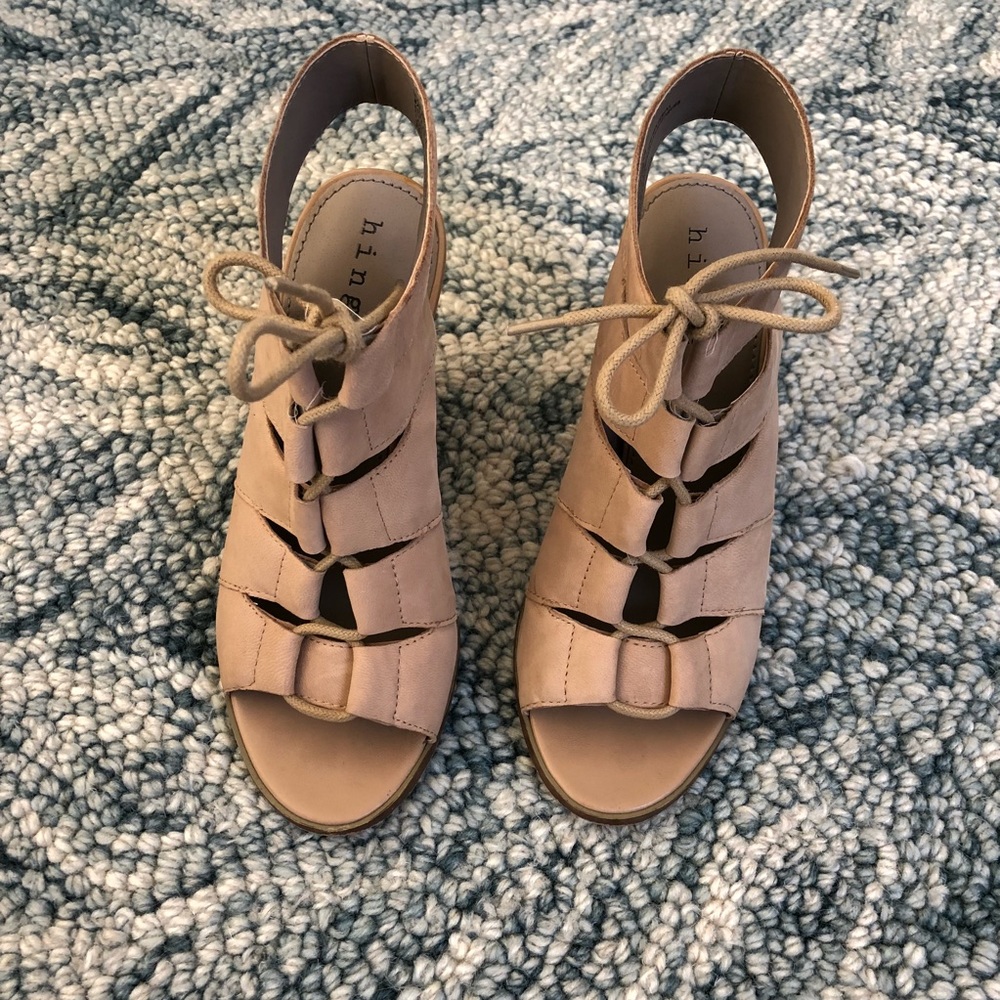 Hinge lace up taupe/nude block sandals - Picture 5 of 8